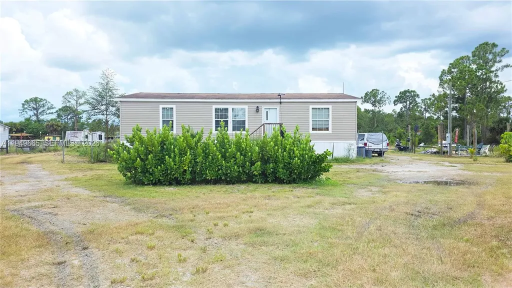 612 Hunting Club Avenue Clewiston FL 33440
