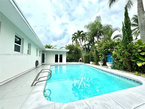 2075 S Hibiscus Drive North Miami FL 33181