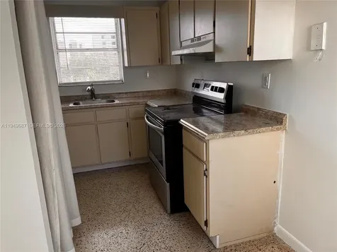 928 SW 30th Avenue Miami FL 33135