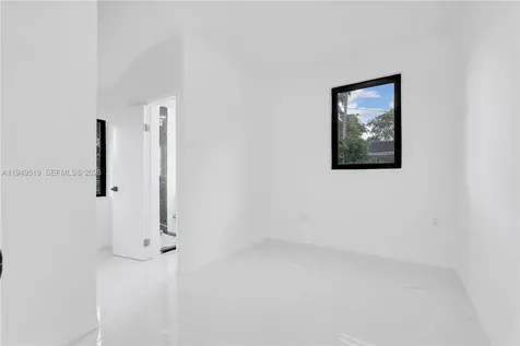 972 SW 44th Avenue Miami FL 33134