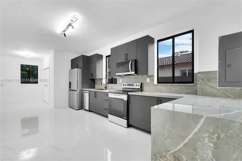 972 SW 44th Avenue Miami FL 33134