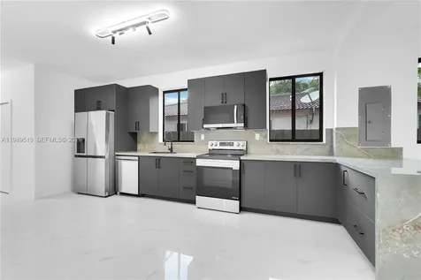 972 SW 44th Avenue Miami FL 33134