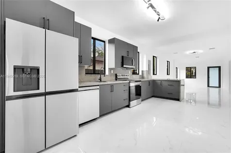 972 SW 44th Avenue Miami FL 33134