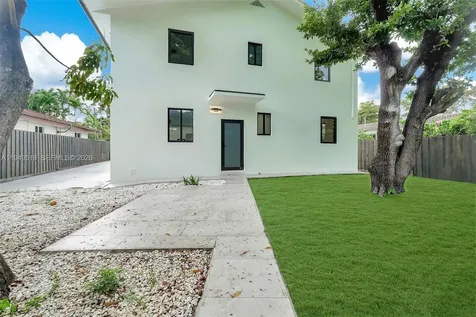972 SW 44th Avenue Miami FL 33134