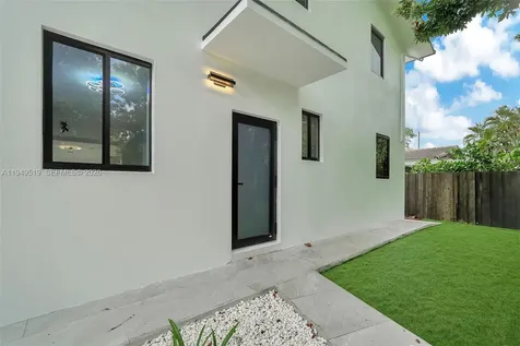 972 SW 44th Avenue Miami FL 33134