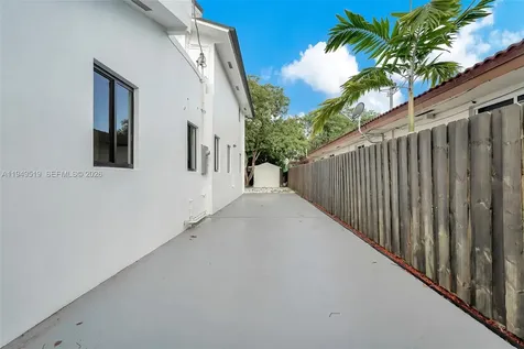 972 SW 44th Avenue Miami FL 33134