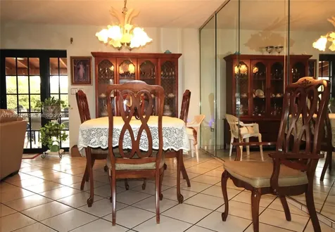 2000 SW 84th Avenue Miami FL 33155