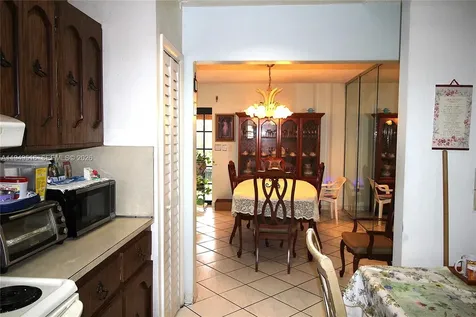 2000 SW 84th Avenue Miami FL 33155