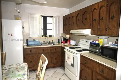 2000 SW 84th Avenue Miami FL 33155