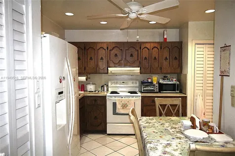 2000 SW 84th Avenue Miami FL 33155