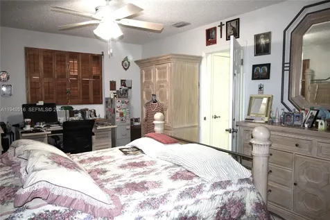 2000 SW 84th Avenue Miami FL 33155