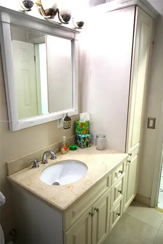 2000 SW 84th Avenue Miami FL 33155