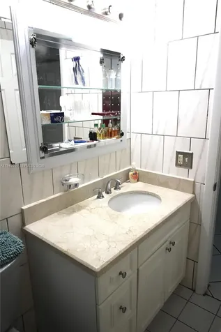 2000 SW 84th Avenue Miami FL 33155