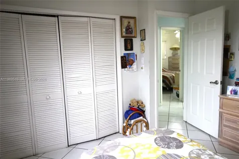 2000 SW 84th Avenue Miami FL 33155