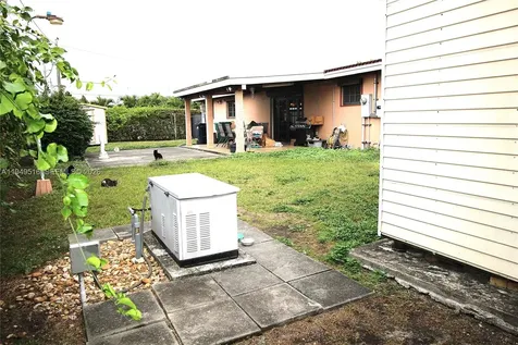 2000 SW 84th Avenue Miami FL 33155