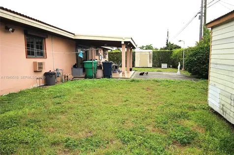 2000 SW 84th Avenue Miami FL 33155