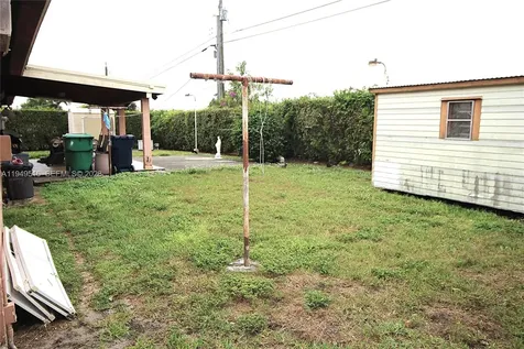 2000 SW 84th Avenue Miami FL 33155