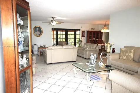 2000 SW 84th Avenue Miami FL 33155