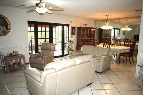 2000 SW 84th Avenue Miami FL 33155