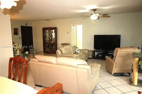 2000 SW 84th Avenue Miami FL 33155