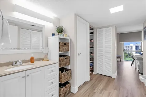 20301 W Country Club Drive Aventura FL 33180