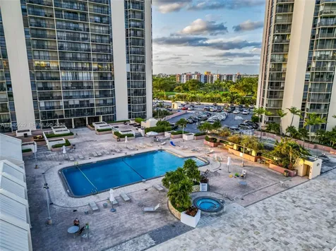20301 W Country Club Drive Aventura FL 33180