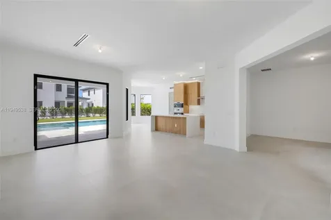19670 NE 14th Court Miami FL 33179