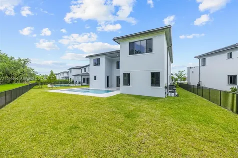 19749 NE 16th Place Miami FL 33179