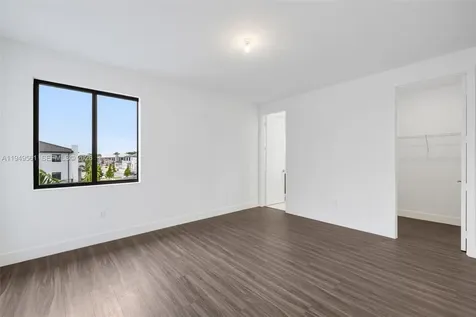 19749 NE 16th Place Miami FL 33179