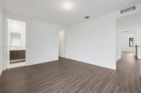 19749 NE 16th Place Miami FL 33179