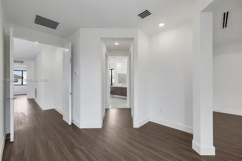 19749 NE 16th Place Miami FL 33179