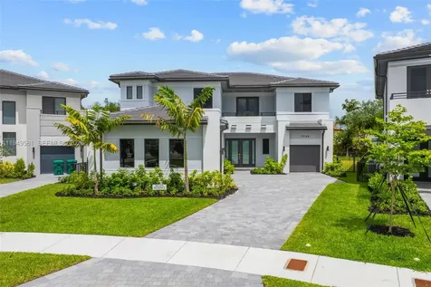 19749 NE 16th Place Miami FL 33179