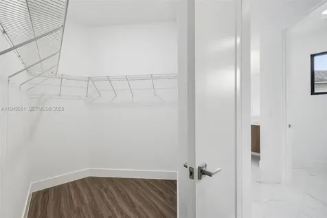 19749 NE 16th Place Miami FL 33179