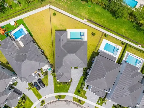 19749 NE 16th Place Miami FL 33179