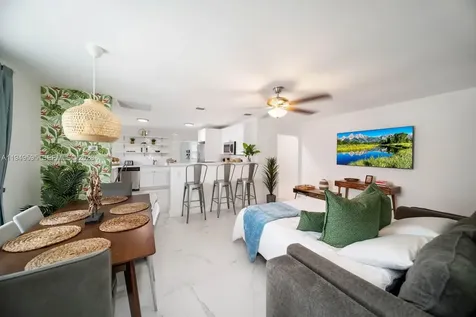 810 NW 21st Court Miami FL 33125