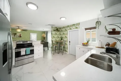 810 NW 21st Court Miami FL 33125