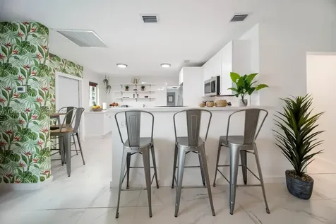 810 NW 21st Court Miami FL 33125