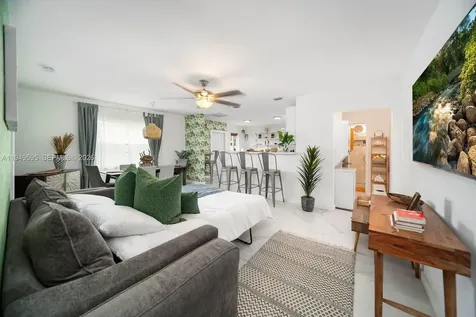 810 NW 21st Court Miami FL 33125