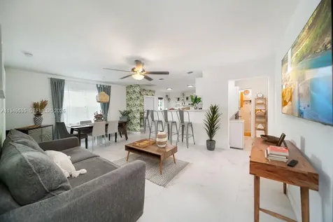 810 NW 21st Court Miami FL 33125