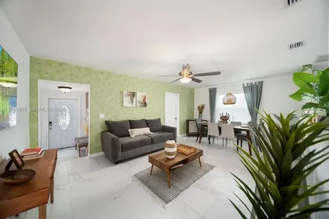 810 NW 21st Court Miami FL 33125