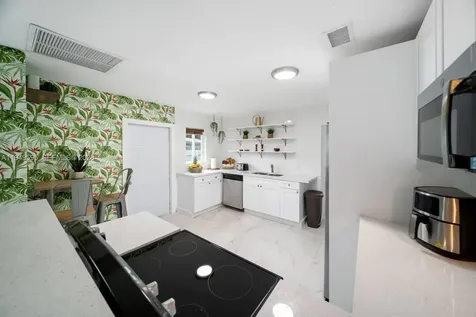 810 NW 21st Court Miami FL 33125