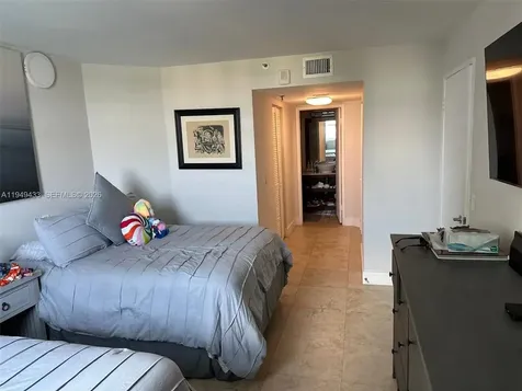 5880 Collins Avenue Miami Beach FL 33140