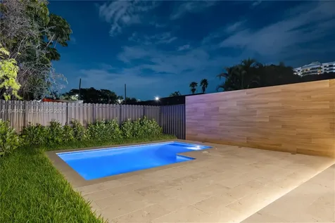 2823 SW 23rd Terrace Miami FL 33145