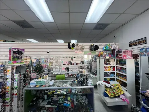 500 W 49th Street Hialeah FL 33012