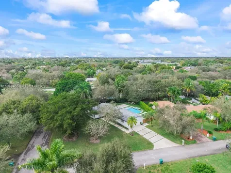 7601 SW 165th Terrace Palmetto Bay FL 33157