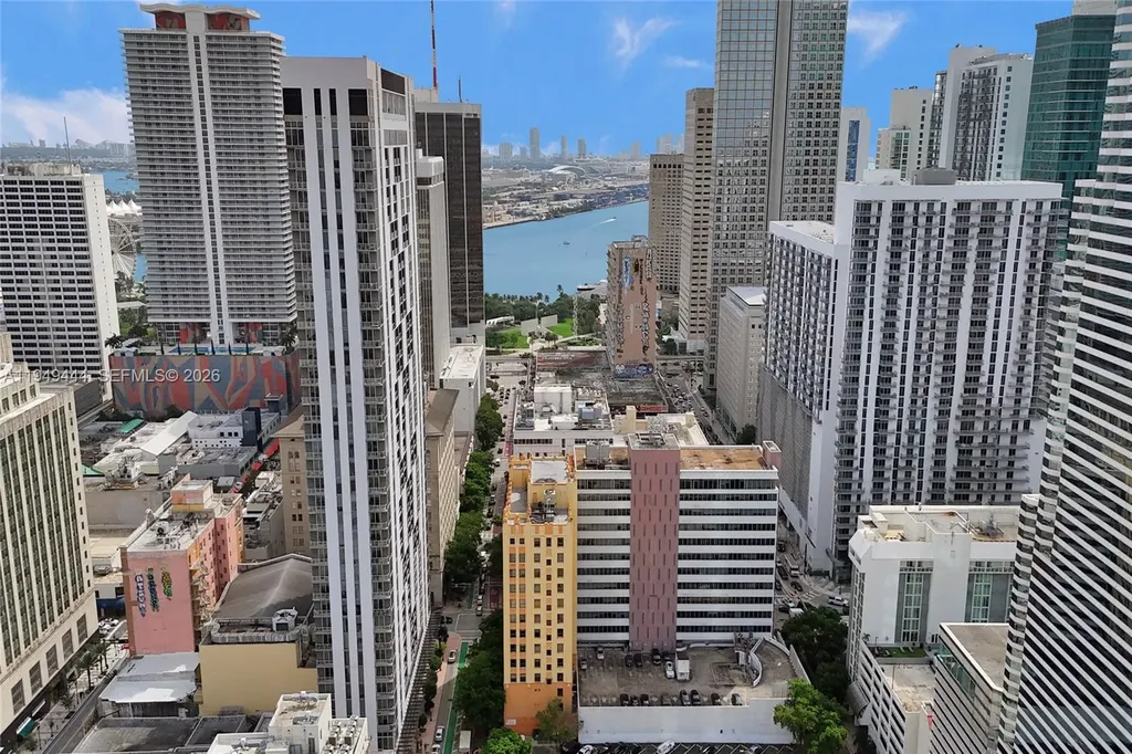 168 SE 1st Street Miami FL 33131
