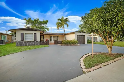 2210 NW 91st Terrace Pembroke Pines FL 33024