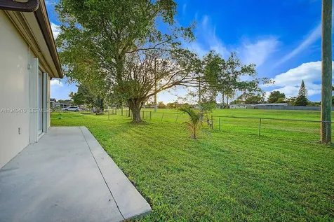 2210 NW 91st Terrace Pembroke Pines FL 33024