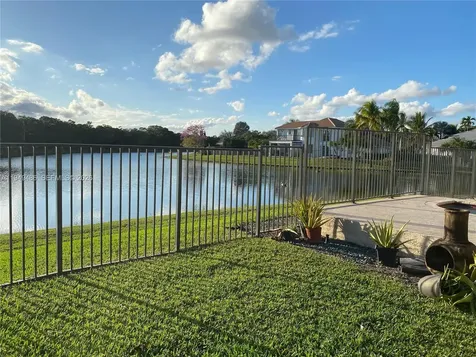 3279 Huntington Weston FL 33332