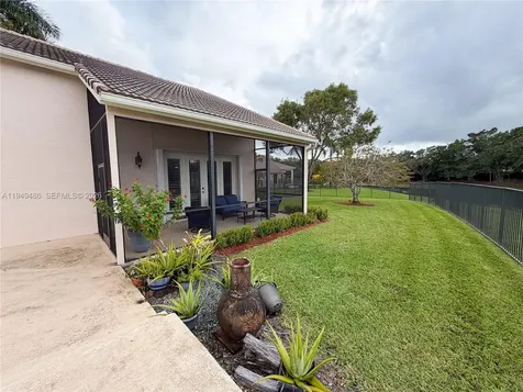 3279 Huntington Weston FL 33332